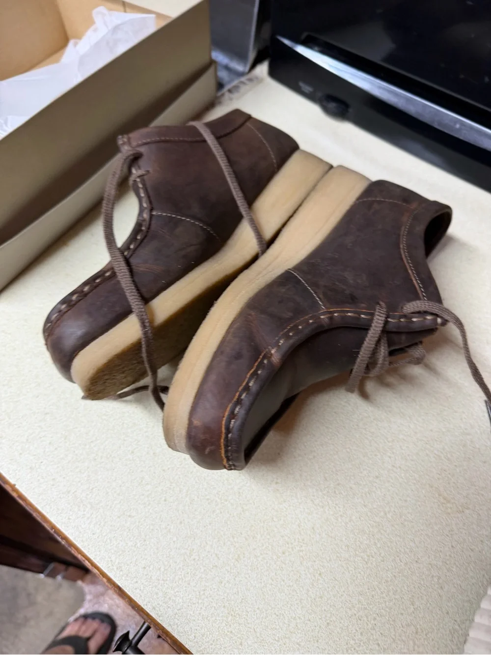 Clarks Men's Dark Brown Leather Chukka Moc Toe Boots